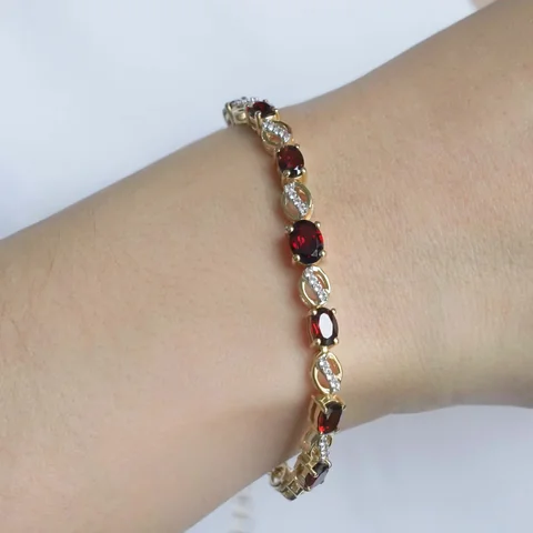 Bilaguzuk Kumush 925 Granat Oq Topaz (tilla yugurtirilgan)