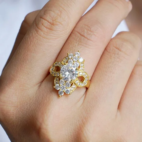 Uzuk Sariq tilla yugurtirilgan 18 karat Bijuteriya Fianit
