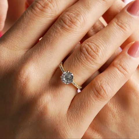 Uzuk tilla yugurtirilgan 18 karat Bijuteriya Fianit