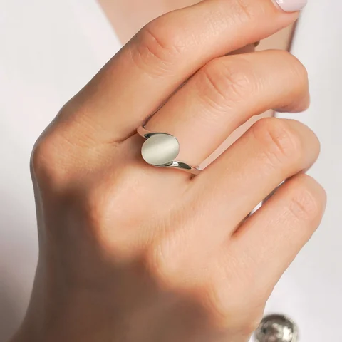 Кольцо из сплава с кошачьим глазом и линде, позолота белым золотом 18K