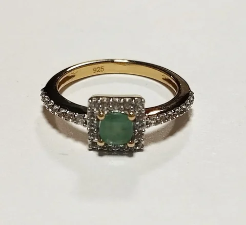 Uzuk Kumush 925 Braziliya Zumrudi Topaz Oq (Tilla yugurtirilgan)