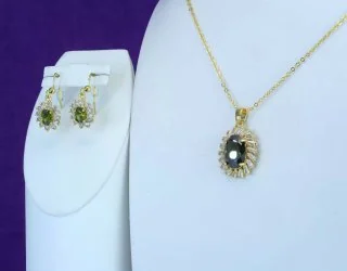 Komplekt bijuteriya 750 proba, sariq tilla yugurtirilgan, Fianit, rasm 2